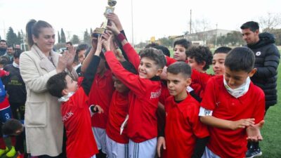 Manisa'da gerçekleşen U11 Manisa Cup Futbol Turnuvası'nda Turgutlu Gençordu birinci