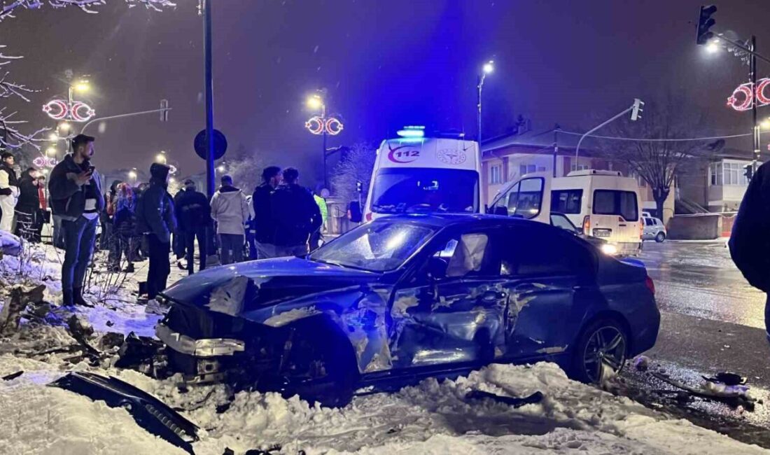 Sivas'ta meydana gelen kazada 3 araç hurdaya döndü, ancak yaralanan