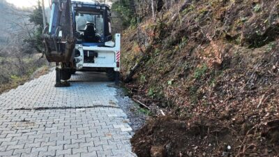 Düzce'de Özel İdare ekipleri, Uğur Köyü'nde kilit parke taşı döşeme