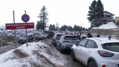 Uludağ'da yaşanan otopark sorunu hafta sonunu kaosa çevirdi. Tur otobüsleri