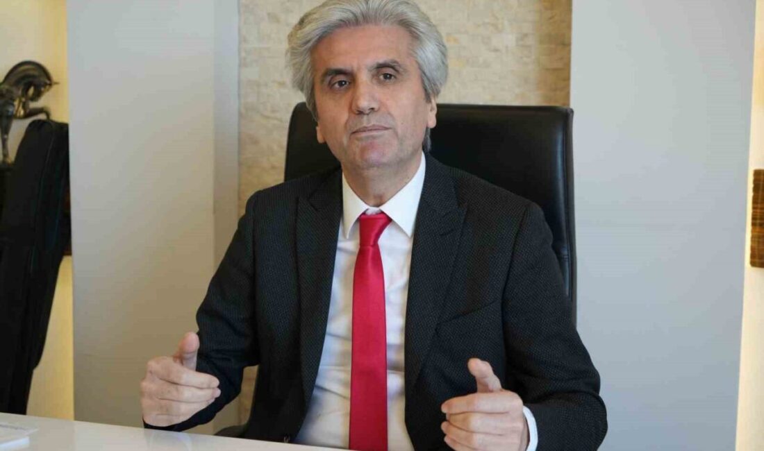 Prof. Dr. Hayati Akbaş, yüz germe ameliyatlarının 40'lı yaşlardan sonra