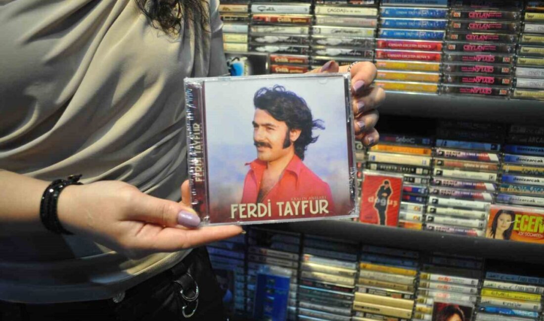 Ünlü sanatçı Ferdi Tayfur'un vefatından sonra Eskişehir'de kasetlere olan ilgi