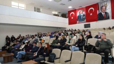 Uşak'ta kantin çalışanlarına Gıda Hijyeni Eğitimi verildi. Eğitim, Uşak Gençlik
