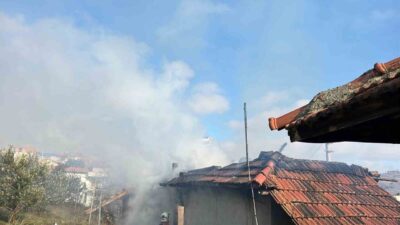 Uşak'ta çıkan yangın, Yeniköy'deki Musa Taş'a ait müstakil evde kısa