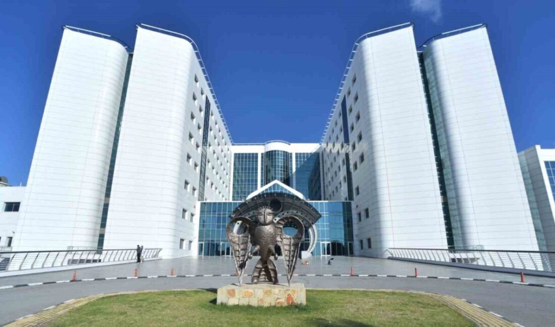 Yakın Doğu Üniversitesi Moleküler Mikrobiyoloji Laboratuvarı Sorumlusu Doç. Dr. Buket