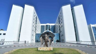 Yakın Doğu Üniversitesi Moleküler Mikrobiyoloji Laboratuvarı Sorumlusu Doç. Dr. Buket