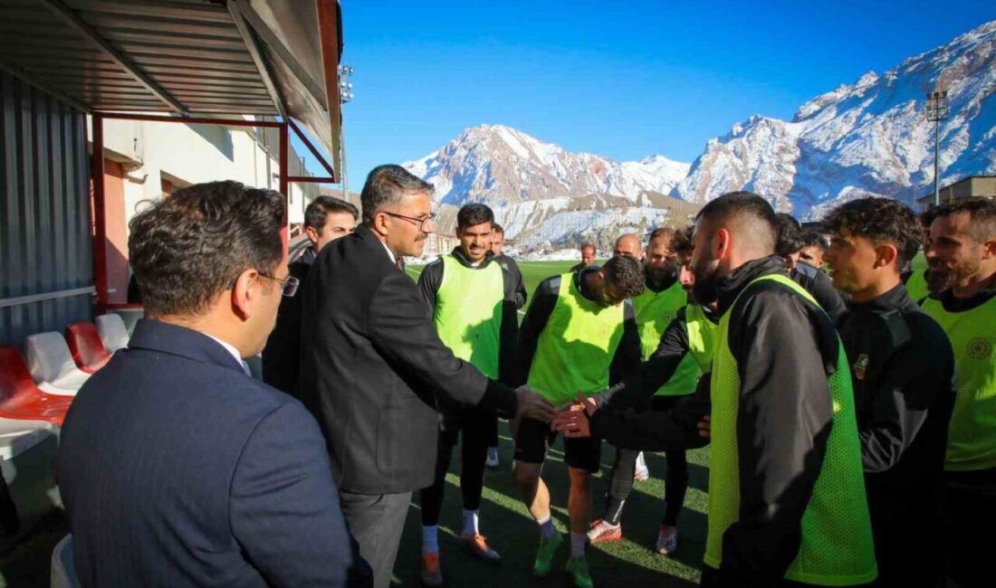 Vali Ali Çelik, Zapspor antrenmanını ziyaret ederek futbolculara moral verdi.