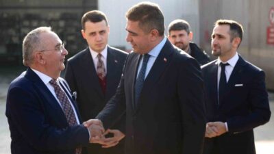 Düzce Valisi Selçuk Aslan, Remzi Çelebi'nin sahibi olduğu Çelebi Kalıp