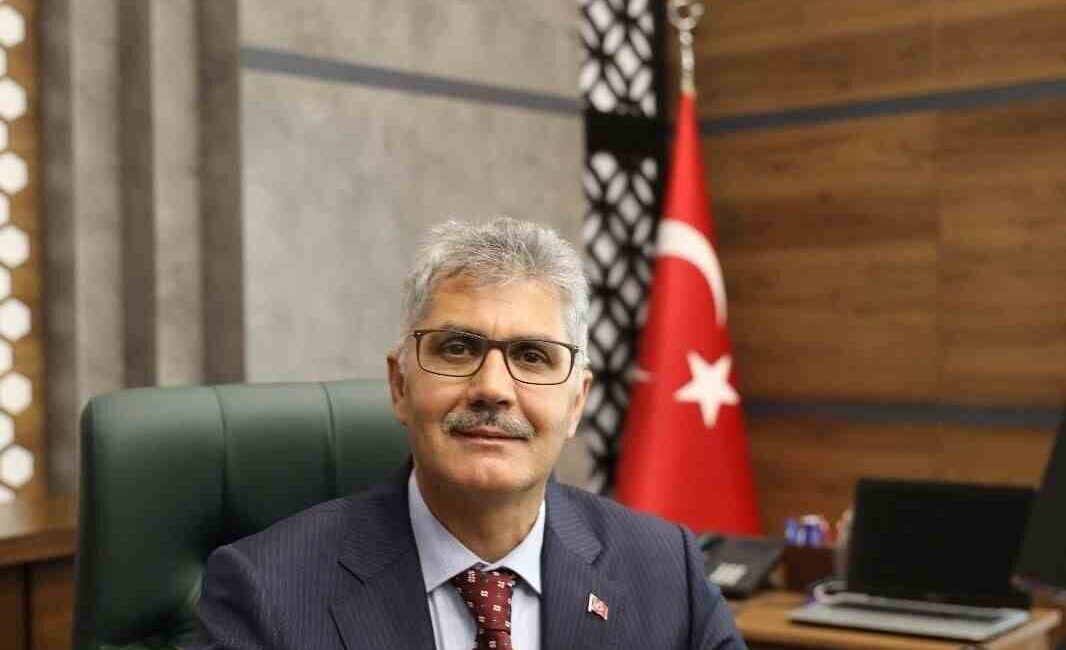 Vali Cahit Çelik’ten 10 Ocak Çalışan Gazeteciler Günü mesajı Niğde Valisi Cahit Çelik,