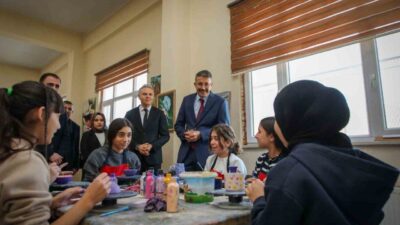 Hakkari Valisi Ali Çelik, Yüksekova ilçesinde bulunan aile destek merkezlerini