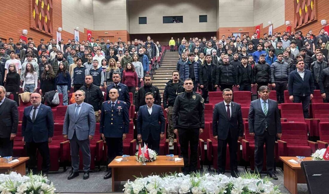 Kayseri'de düzenlenen Bil-Kazan Yarışması'nda dereceye giren öğrencilere ödülleri törenle verildi.