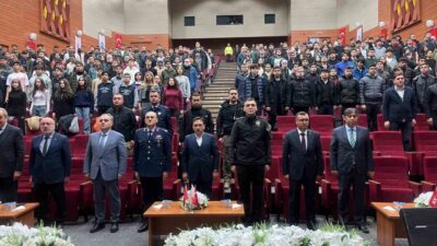 Kayseri'de düzenlenen Bil-Kazan Yarışması'nda dereceye giren öğrencilere ödülleri törenle verildi.