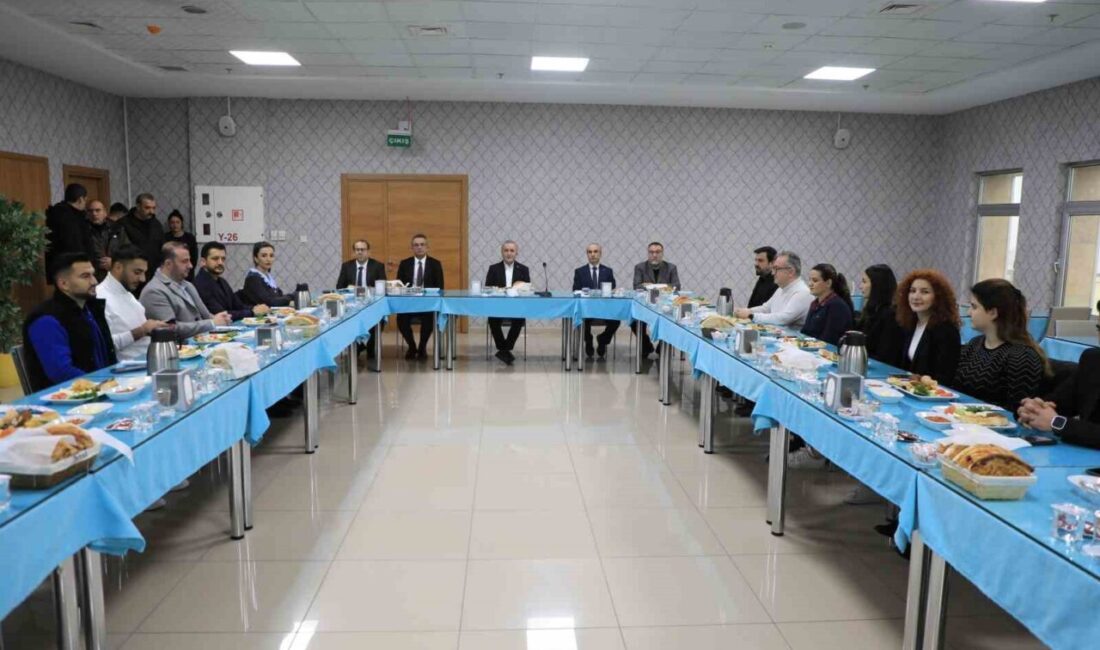 Vali Hatipoğlu, basın mensuplarıyla bir araya geldi Elazığ Valisi Numan Hatipoğlu,