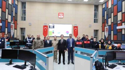 Bitlis Valisi Ahmet Karakaya ve beraberindekiler, yılbaşında 112 Acil Çağrı