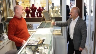 Adıyaman Valisi Osman Varol, Atatürk Caddesi'ndeki esnafla buluşarak çalışmalar hakkında