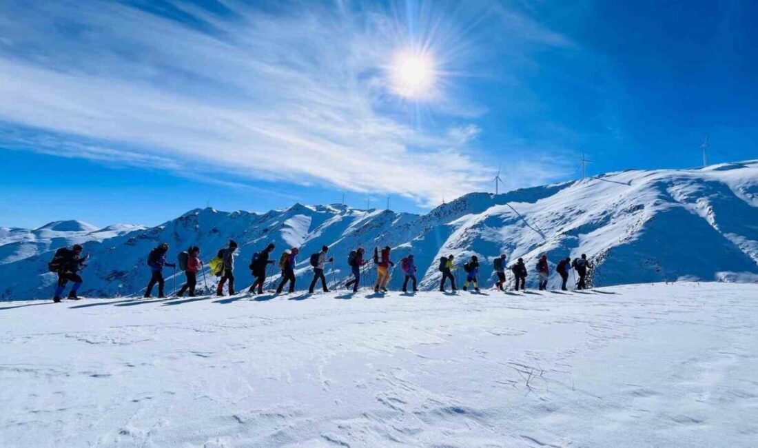 Rota Doğa Sporları Kulübü üyeleri, Gevaş ilçesindeki Dernekos Dağı'na zorlu
