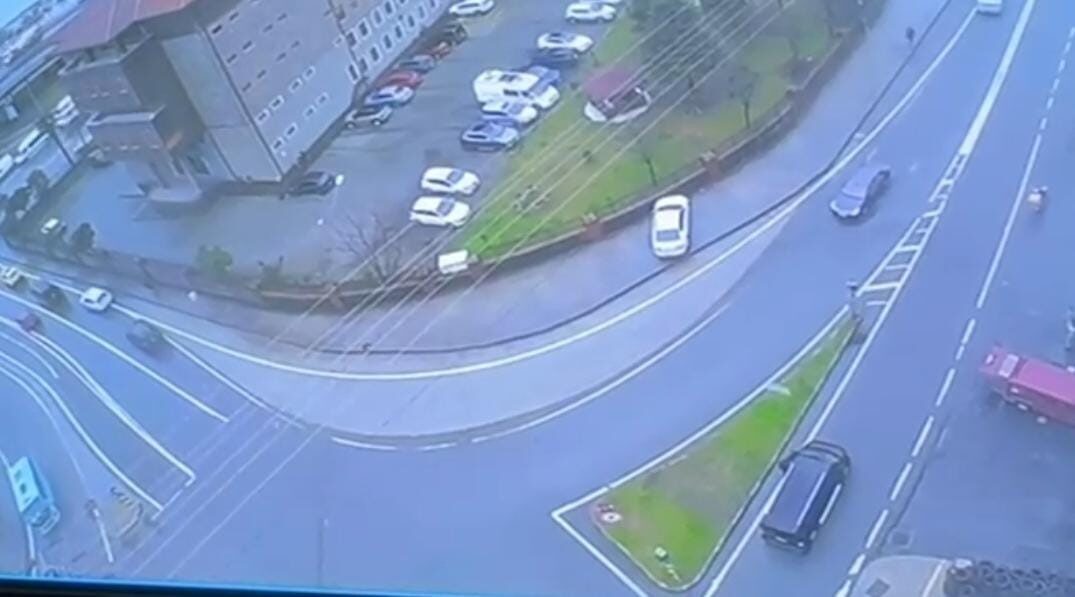 Silahla vurulan ve bilincini kaybeden Ö.Ö., hastaneye gitmek isterken kaza