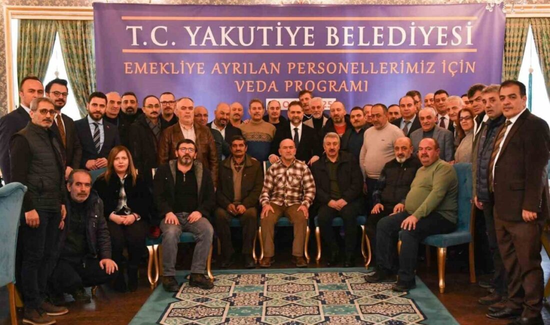 Yakutiye Belediye Başkanı Mahmut Uçar, emekli personellerle bir araya gelerek