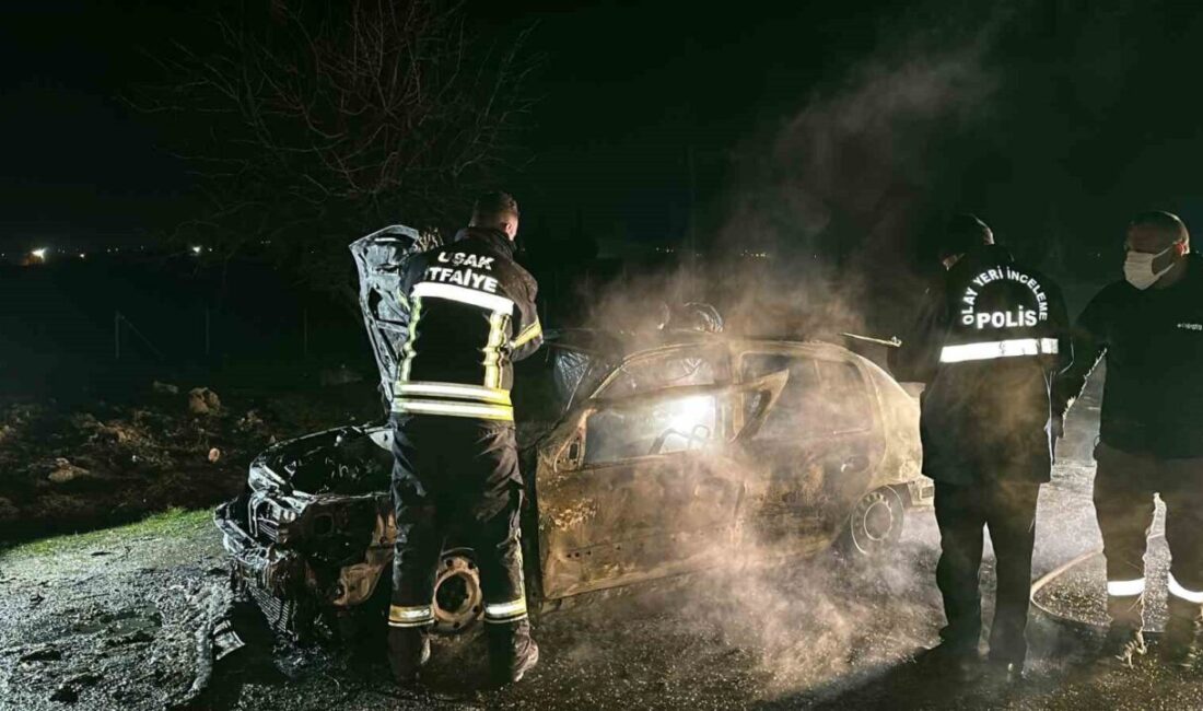 Uşak'ta korkunç bir olay meydana geldi. Yanan araçta bir kişi