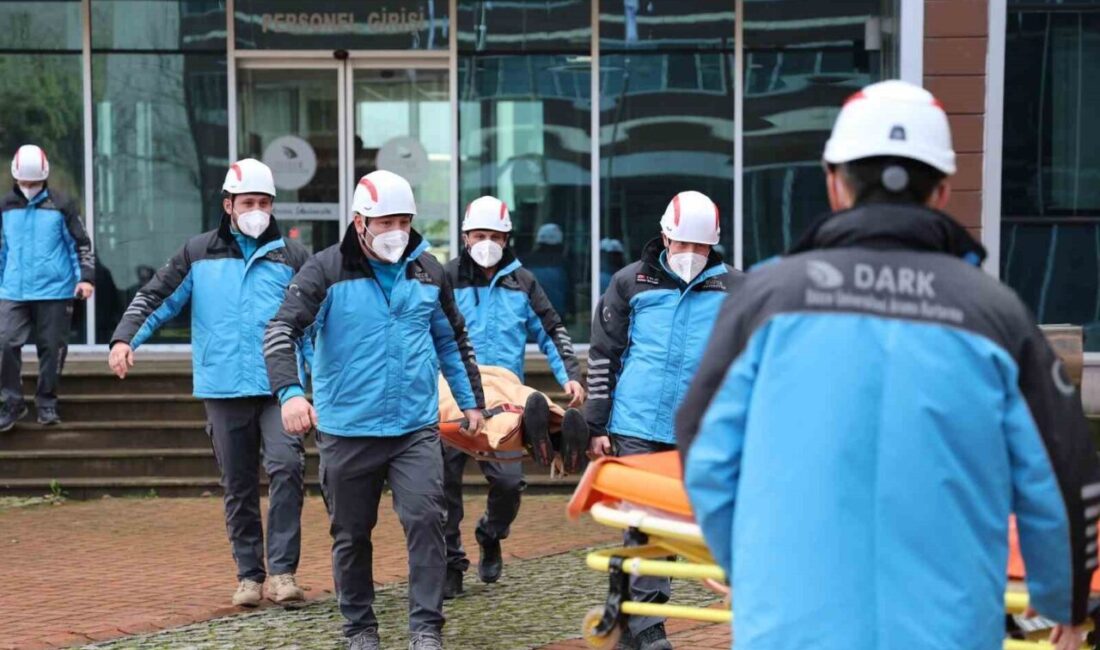 Düzce Üniversitesi Rektörlük binasında gerçekleştirilen yangın tahliye tatbikatı, afet ve