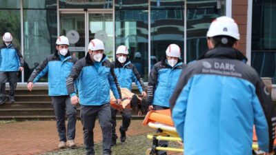 Düzce Üniversitesi Rektörlük binasında gerçekleştirilen yangın tahliye tatbikatı, afet ve