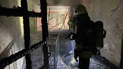 İzmit'te çıkan yangında Bekirdere Mahallesi'nde bulunan binanın 2. katında ev