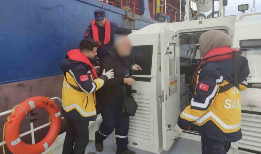 Bartın'da yük gemisinde yaşanan iş kazasında yaralanan gemici, Sahil Güvenlik