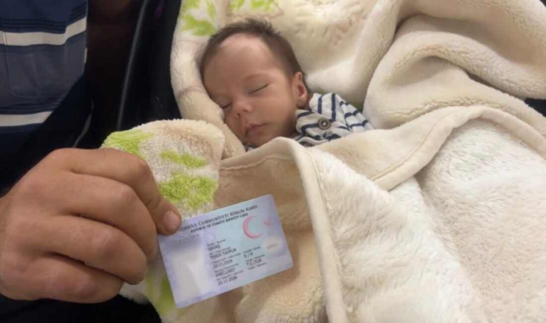 Antalya'nın Serik ilçesinde Abdullah Savaş, yeni doğan oğlu için Ferdi