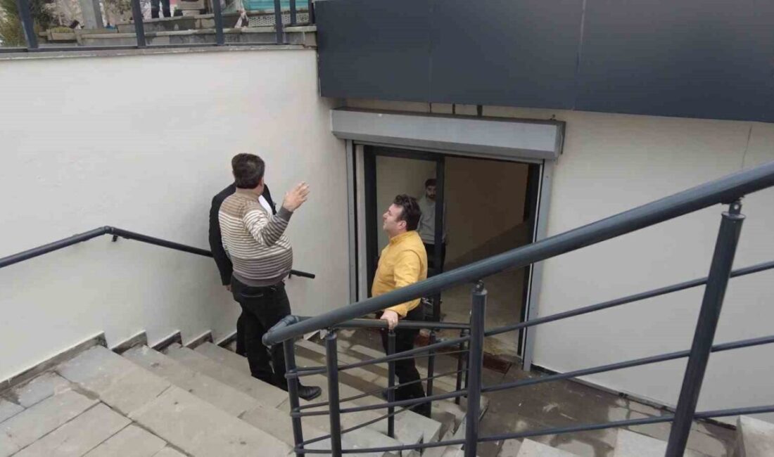 MTSO Başkanı Oğuzhan Ata Sadıkoğlu, Yeni Kuyumcular Çarşısı'ndaki esnafın ikinci
