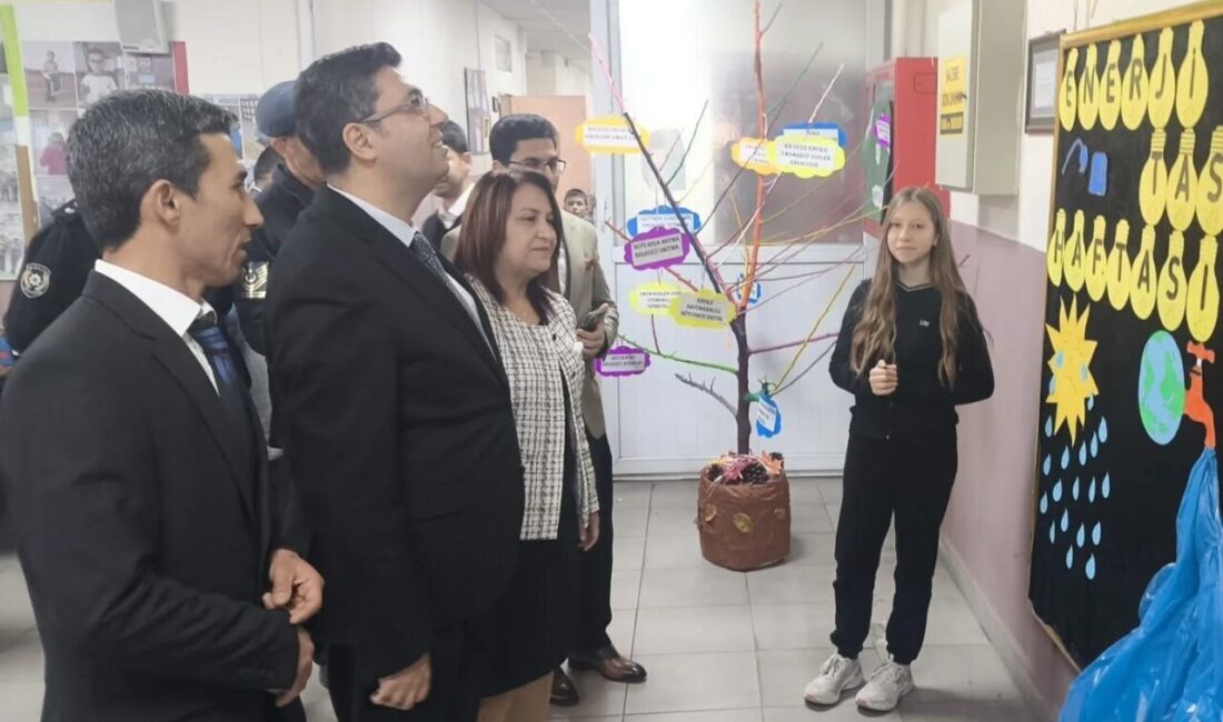 Yenipazar Kaymakamı Karataş öğrencilerle bir araya geldi Yenipazar Kaymakamı Murat Karataş,