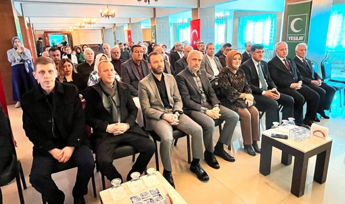 Yeşilay Kütahya Şubesi genel kurulunda Mehmet Bilgili tekrar başkan seçildi.