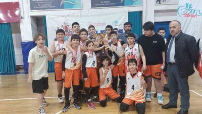 Düzce'de düzenlenen okul sporları yıldız erkek basketbol müsabakalarında şampiyon, 15