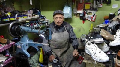 Yozgat’ta 60 yıldır ayakkabı tamirciliği yapan Yaşar Kaymaz, 8 yıllık