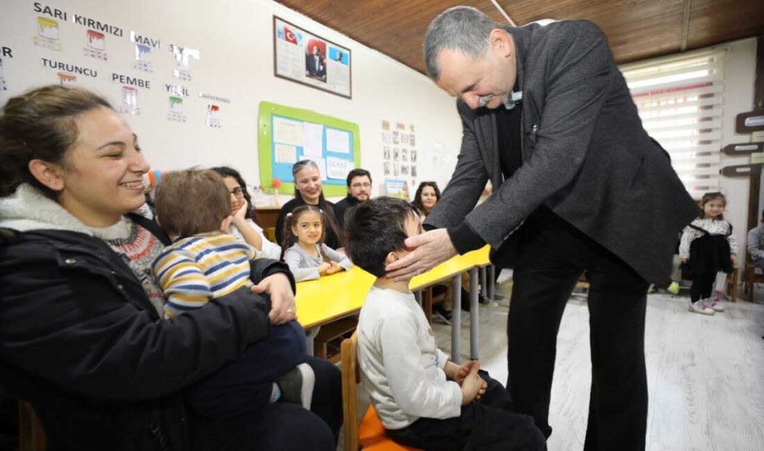 Yunusemre Belediyesi'ne bağlı okul ve sanat merkezlerinde eğitim gören minikler