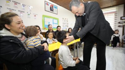 Yunusemre Belediyesi'ne bağlı okul ve sanat merkezlerinde eğitim gören minikler