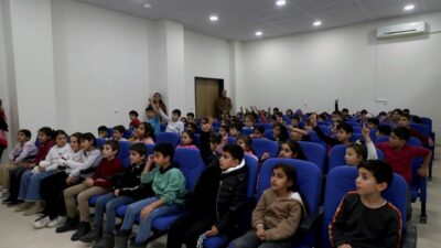 Sakarya Büyükşehir Belediyesi Zabıta ekipleri, Adapazarı Çökekler İlkokulu’nda trafik semineri