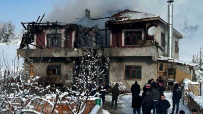Yozgat’ın Dikmesöğüt Köyü’nde çıkan yangın paniğe neden oldu. Üst katında