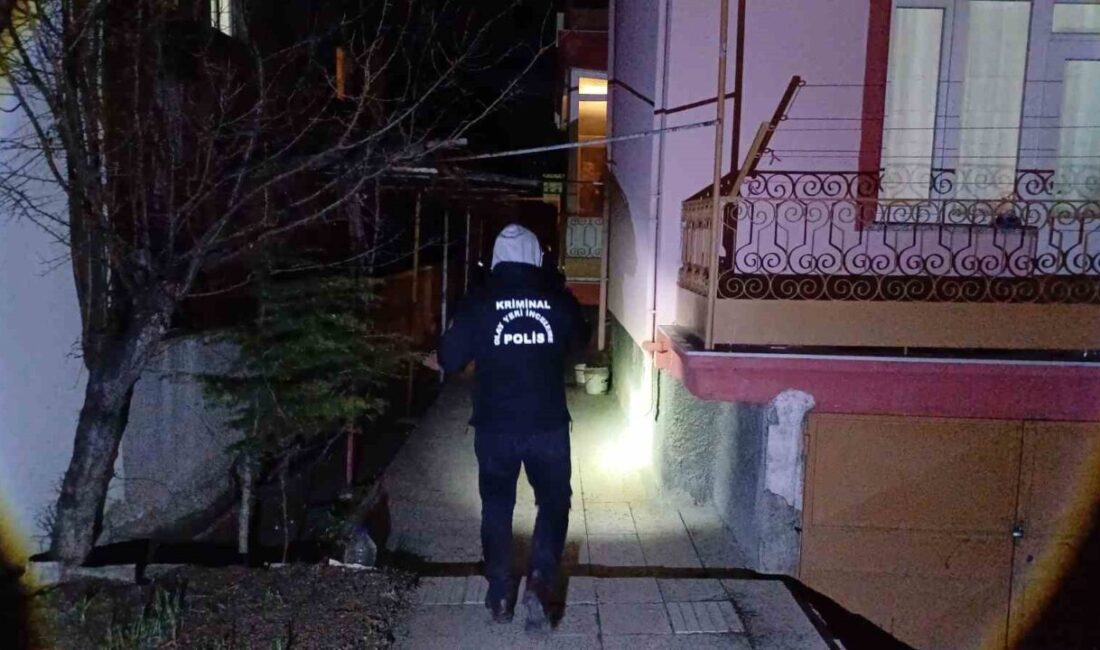 Çorum'da İ.K.Ö. isimli genç, uyuşturucu aldığı evde hayatını kaybetti. Yanındaki