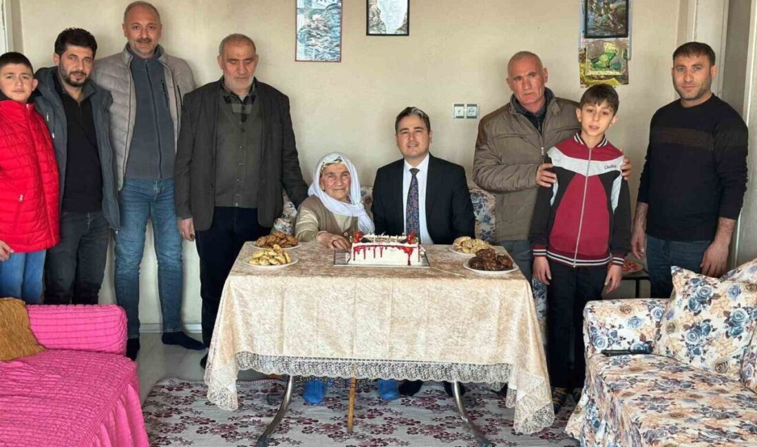 Ağrı Taşlıçay'da 89 yaşındaki Hanım Demir'in doğum gününü ilk kez