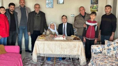 Ağrı Taşlıçay'da 89 yaşındaki Hanım Demir'in doğum gününü ilk kez