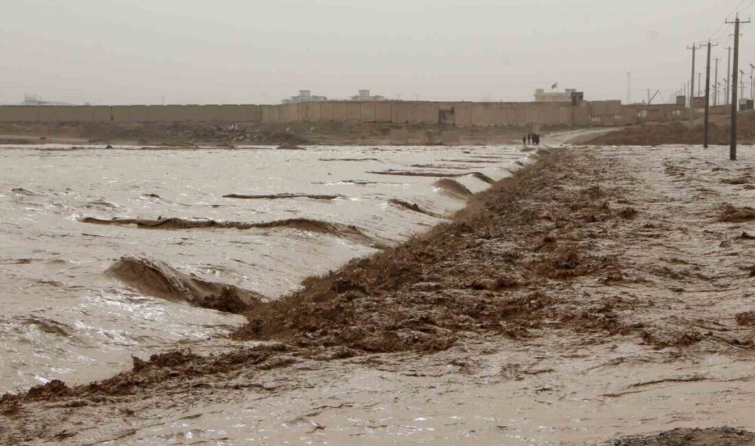 Afganistan'ın Farah, Kandahar ve Helmand vilayetlerinde yaşanan şiddetli yağış ve