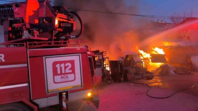 Afyonkarahisar'da bir iş yerinde çıkan yangın, elektrik kontağından kaynaklı kıvılcımların