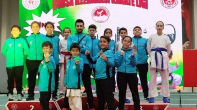 Bursa'da düzenlenen Karate Şampiyonası 1. Etabı'na katılan Afyon Gençlik Spor