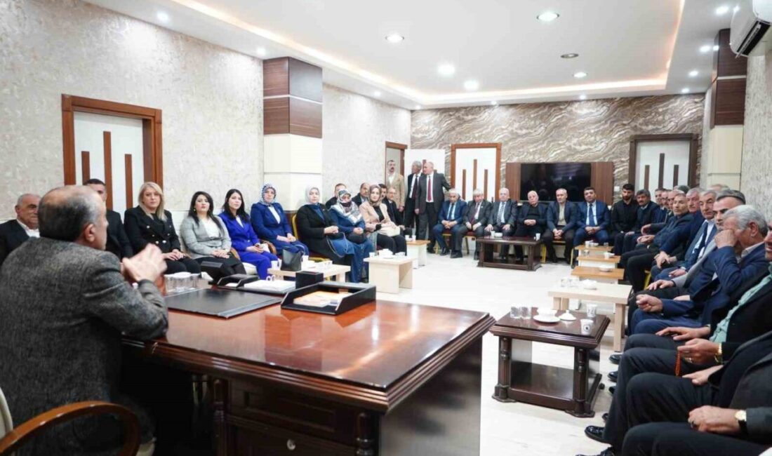 AK Parti Van İl Başkanı olarak seçilen Abdulahat Arvas, tebrik
