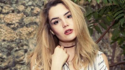 Alara Turan, genç yaşına rağmen yetenekli oyunculuğuyla dikkat çeken isimlerden
