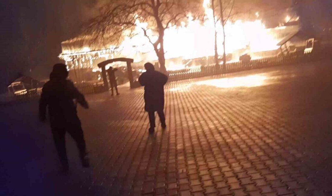 Bursa'nın Kestel ilçesindeki bir restoranda çıkan yangın, itfaiye ekipleri tarafından