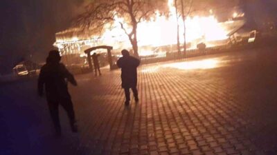 Bursa'nın Kestel ilçesindeki bir restoranda çıkan yangın, itfaiye ekipleri tarafından