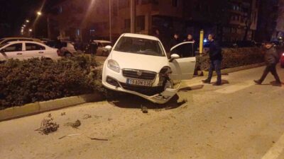 Çorum'da C.A. (46) yönetimindeki otomobil, direksiyon hakimiyetinin kaybedilmesi sonucu orta