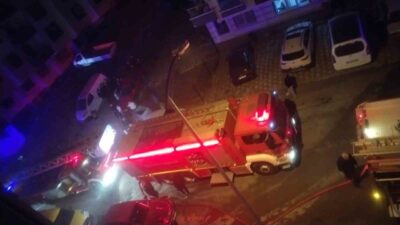Ankara'nın Mamak ilçesinde 5 katlı bir binada çıkan yangın, itfaiye