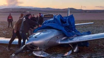 Ankara Polatlı'da eğitim uçağı, motor arızası sebebiyle tarlaya zorunlu iniş